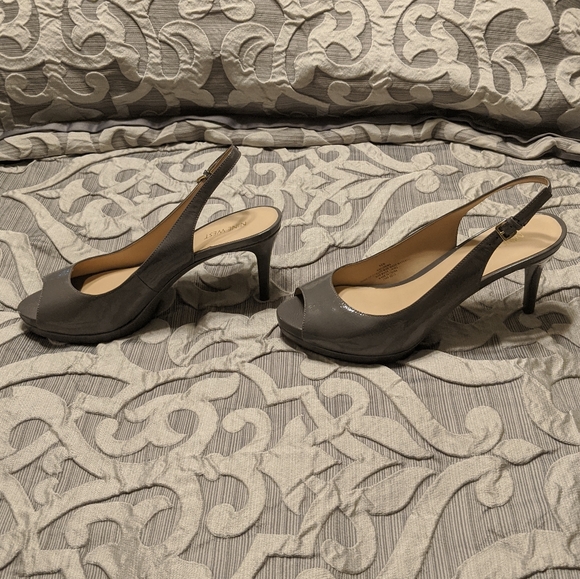 Nine West size 8.5 Gray Cinema Slingback Pumps - Picture 5 of 11